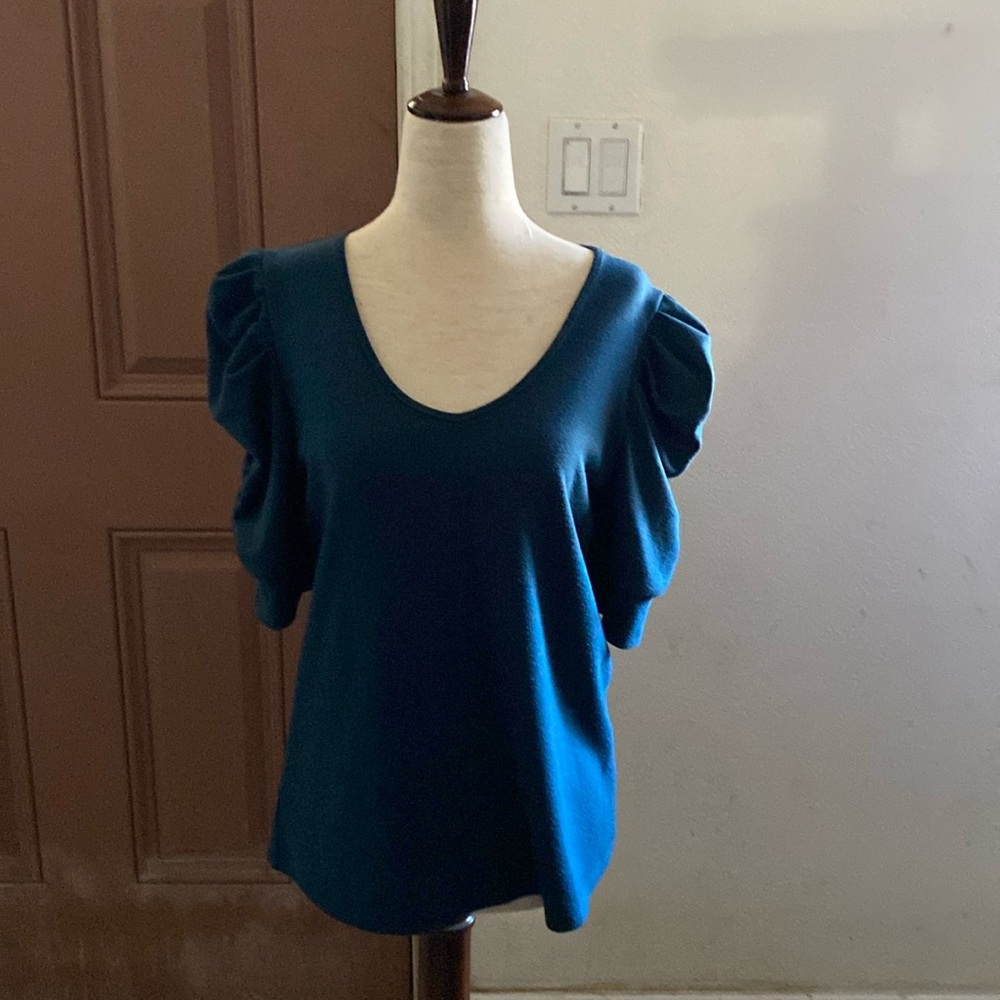 Ruffles🌬️🌫️🪽On Edges Top